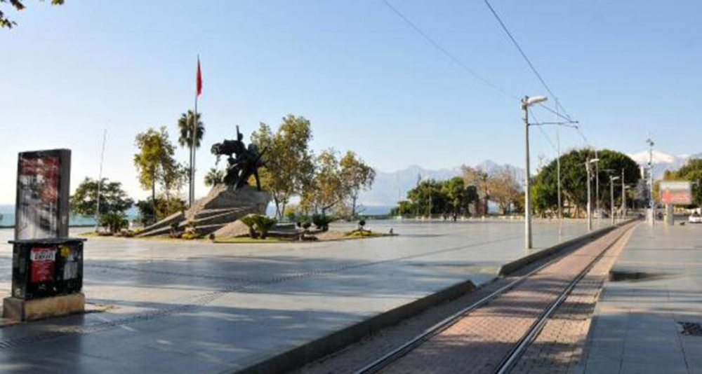 Vatandaş yasakları yanlış anlayınca sokaklar bomboş kaldı! İşte yurttan kareler.. 7