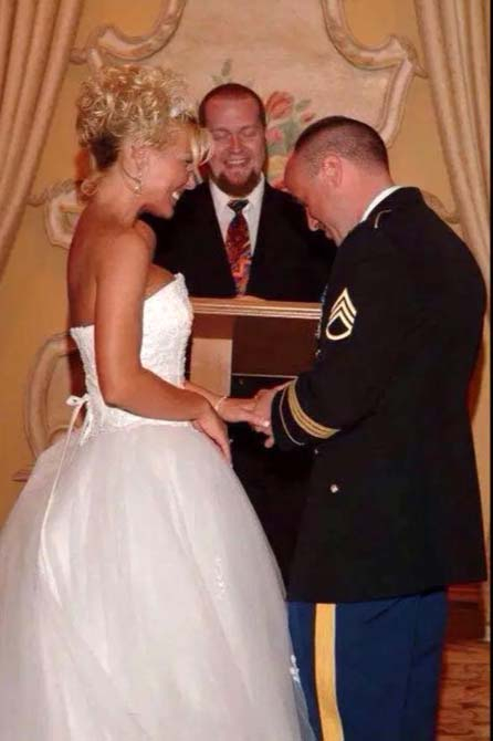 Soyunarak para kazanıyordu! Kocası içki şişesiyle öldürdü 9