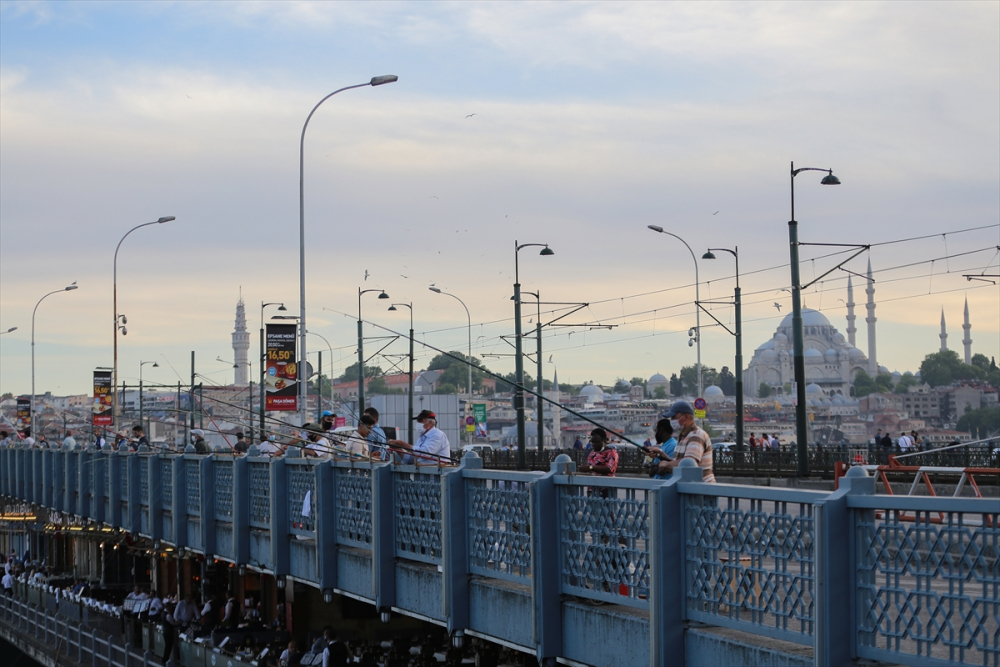 Bilim Kurulu Üyesi Kayıpmaz üstüne basa basa açıkladı: Kısıtlayıcı tedbirlerin geleceği ortada 4