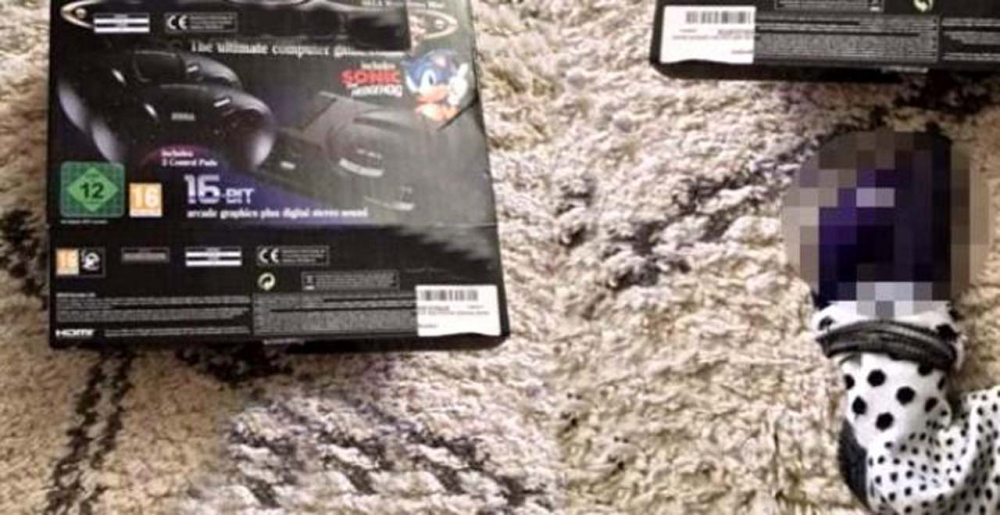 İnternetten oyun konsolu aldı! Kutudan cinsel ilişki oyuncağı çıktı 1