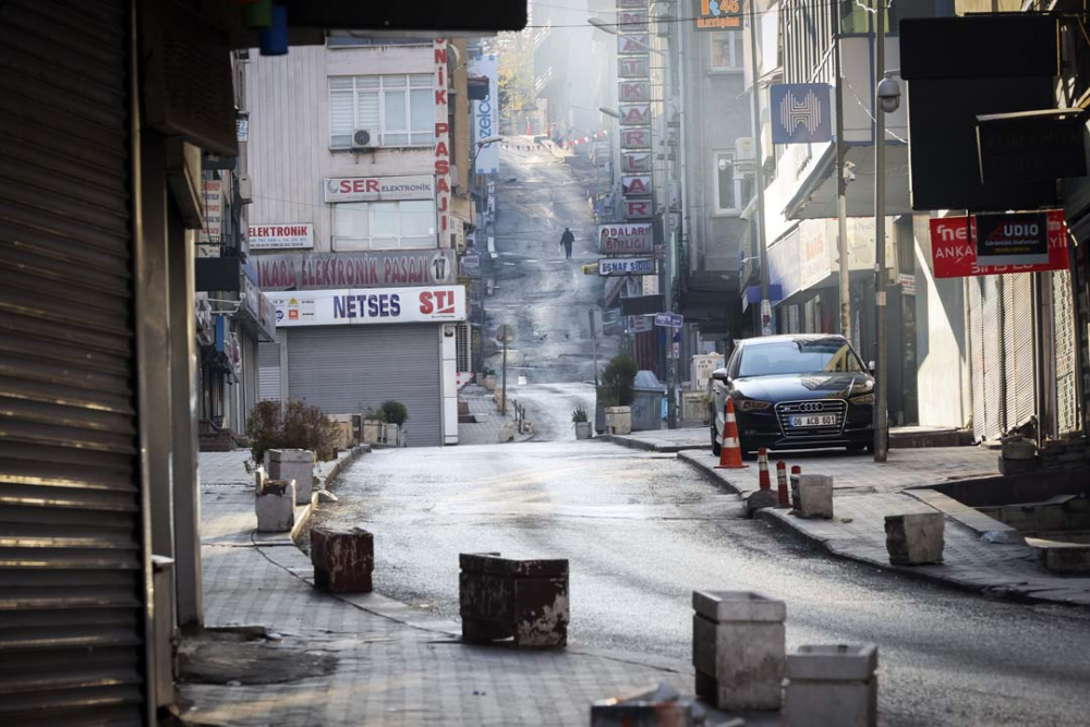 Ankara'da sokağa çıkma yasağına uyuluyor! Ulus meydanı boş kaldı... 5