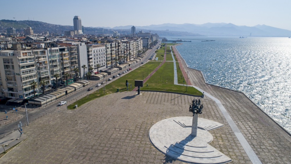 Sokağa çıkma yasağında meydanlar boş kaldı: İşte İzmir'in kalabalıktan uzak, eşsiz güzelliği 1