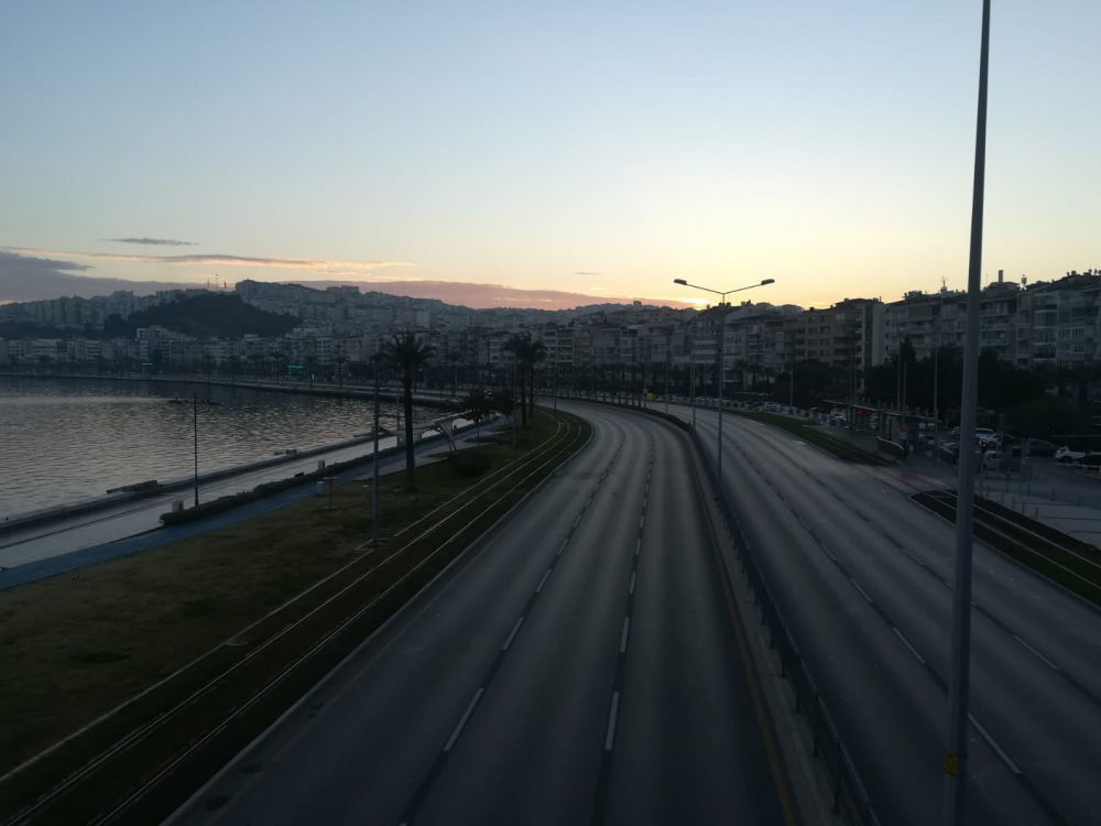 Sokağa çıkma yasağında meydanlar boş kaldı: İşte İzmir'in kalabalıktan uzak, eşsiz güzelliği 11