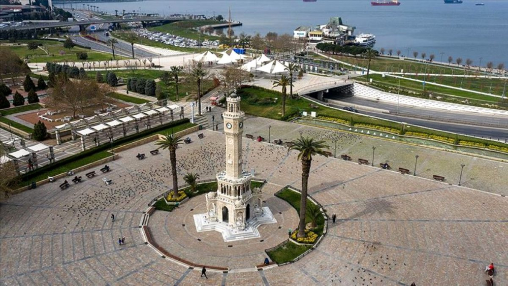 Sokağa çıkma yasağında meydanlar boş kaldı: İşte İzmir'in kalabalıktan uzak, eşsiz güzelliği 13