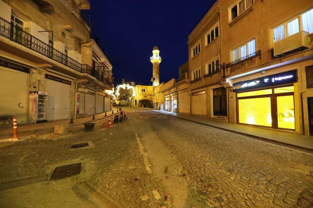 Sokağa çıkma yasağında meydanlar boş kaldı: İşte İzmir'in kalabalıktan uzak, eşsiz güzelliği 14