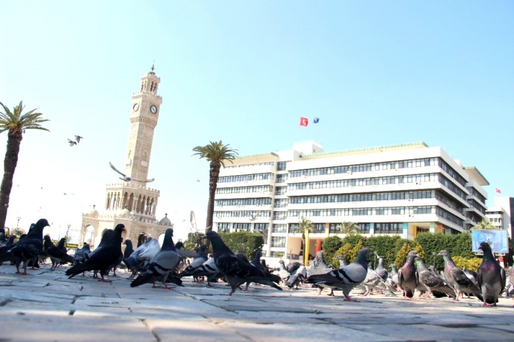 Sokağa çıkma yasağında meydanlar boş kaldı: İşte İzmir'in kalabalıktan uzak, eşsiz güzelliği 15