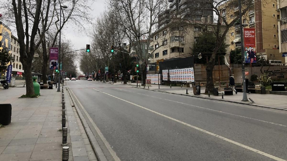 Sokağa çıkma yasağında meydanlar boş kaldı: İşte İzmir'in kalabalıktan uzak, eşsiz güzelliği 16