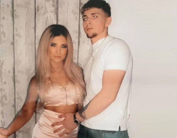 Sosyal medyada eşofman satan kadın erkek arkadaşını da müşterisine kaptırdı! 1