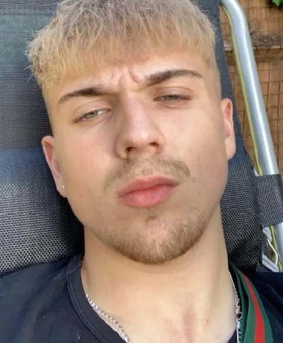 Sosyal medyada eşofman satan kadın erkek arkadaşını da müşterisine kaptırdı! 5