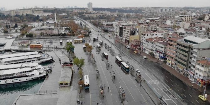 Kadıköy ve Üsküdar Meydanına korona sessizliği çöktü