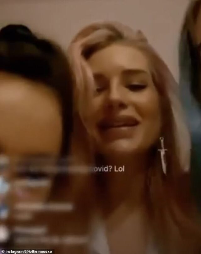 'Süper bulaştırıcı’ olduğunu söyleyen dünyaca ünlü model, kız arkadaşının dudağına yapıştı! 4