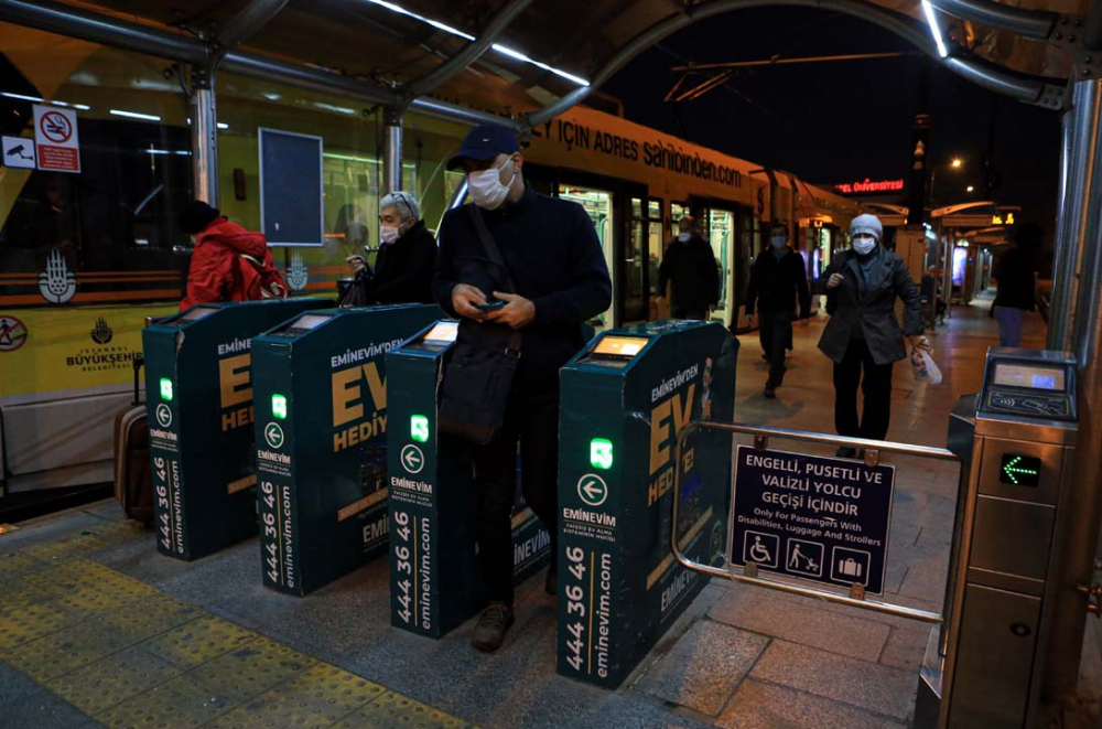 Tedbirler sonuç veriyor! Büyükşehirlerde yoğun bakım doluluk oranları azalıyor! İşte salgında son durum... 10