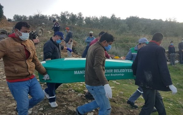 Acı olay! Koronavirüsü yendi, traktör altında can verdi 5