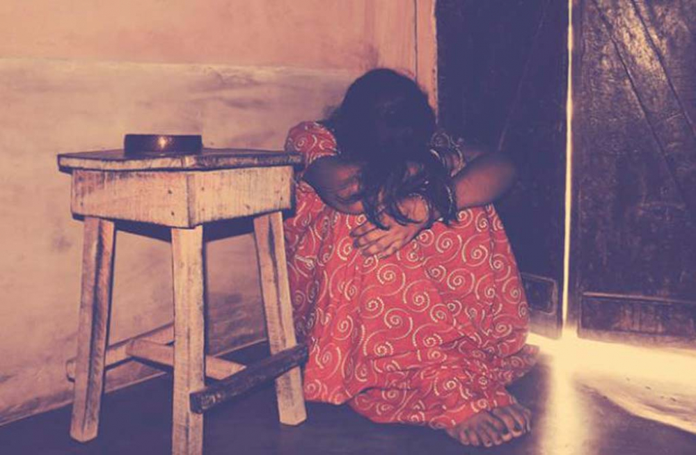 Kumarbaz koca karısını para karşılığı arkadaşlarına tecavüz ettirdi! 3