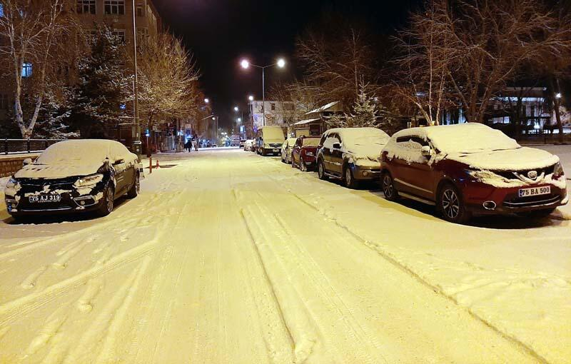 Meteoroloji Genel Müdürlüğü uyarmıştı! Ardahan ve Kars'ta yoğun kar yağışı 4