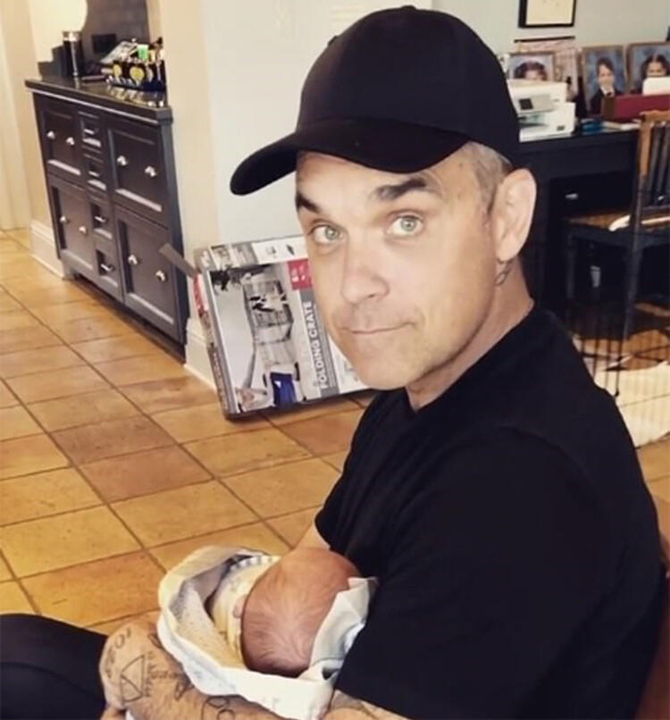 Ünlü şarkıcı Robbie Williams ölümden döndü 4