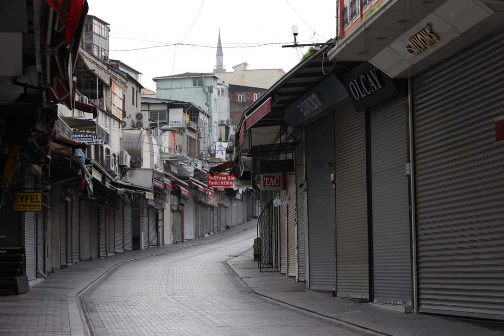 İstanbul'da kısıtlama sessizliği! 16 milyonluk şehir hayalet kente döndü 16
