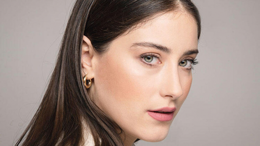 Güzel oyuncu Hazal Kaya yeni projesi için şan dersleri almaya başladı! 6