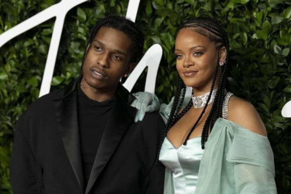 Rihanna ile ASAP Rocky aşkı tescillendi! Ele ele görüntülendiler 1