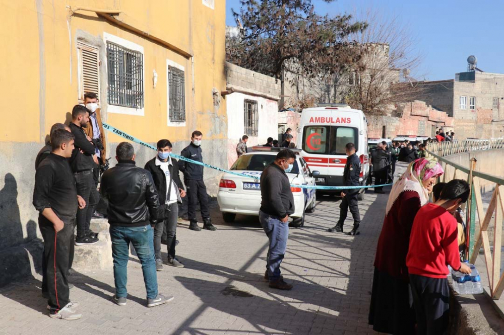 Şanlıurfa'da 2 gencin tenekede yaktıkları kömür hayatlarına mal oldu 1