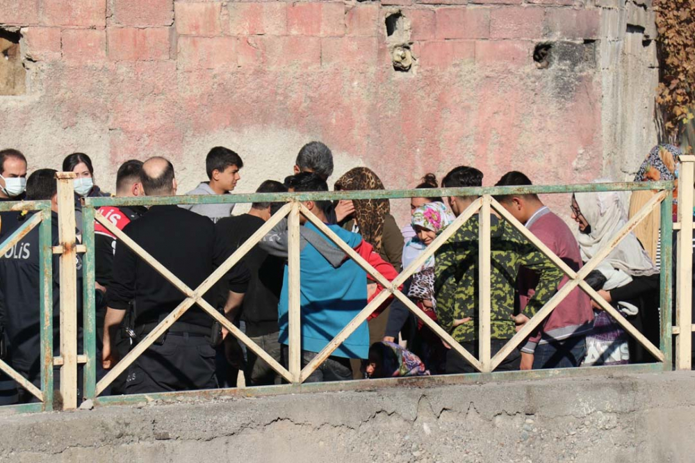 Şanlıurfa'da 2 gencin tenekede yaktıkları kömür hayatlarına mal oldu 5