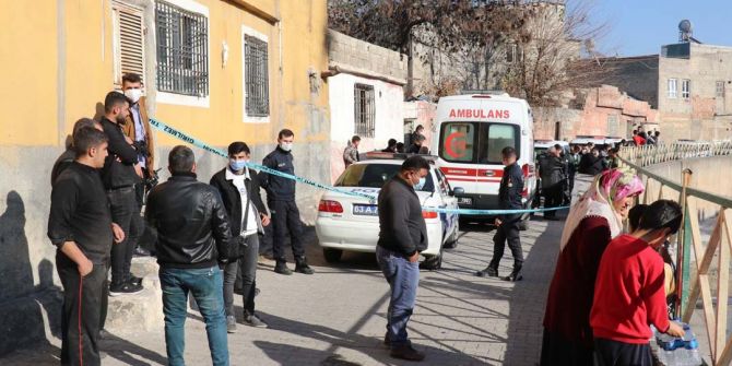 Şanlıurfa'da 2 gencin tenekede yaktıkları kömür hayatlarına mal oldu