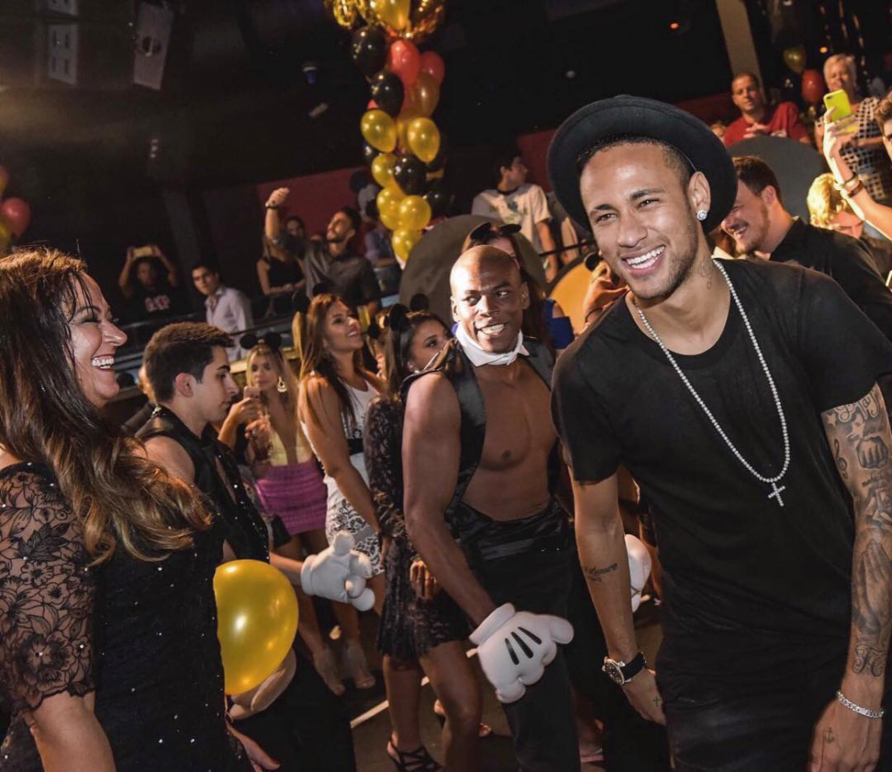 Neymar’ın koronavirüs partisi ülkeyi ayağa kaldırdı! Partiye katılan güzeller bir bir ifşa oldu... 8