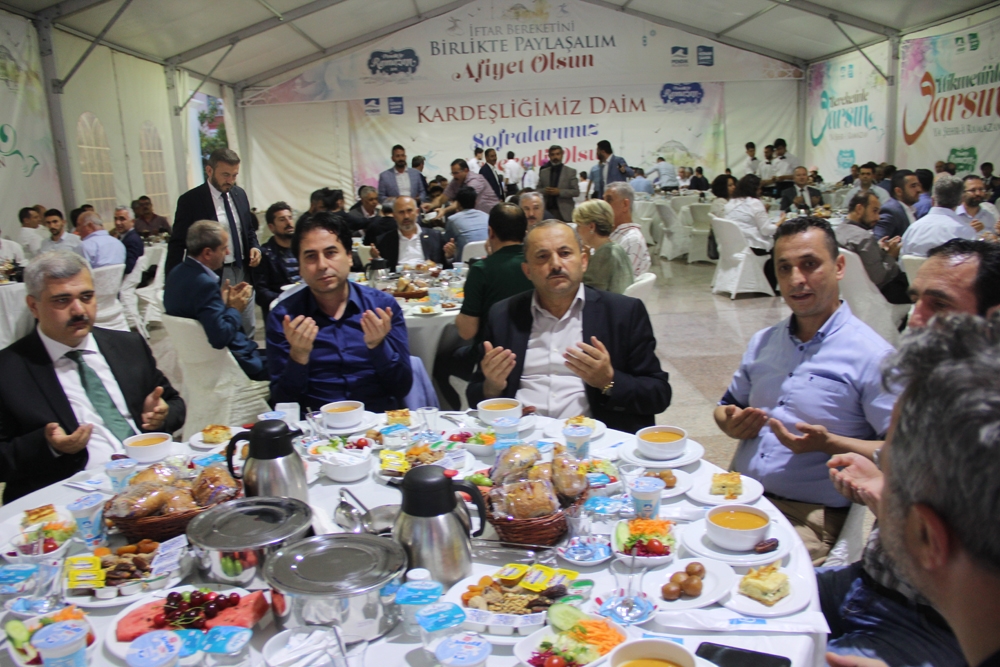 Pendik ilçe protokolü iftarda bir araya geldi 10