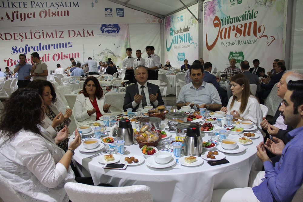 Pendik ilçe protokolü iftarda bir araya geldi 11