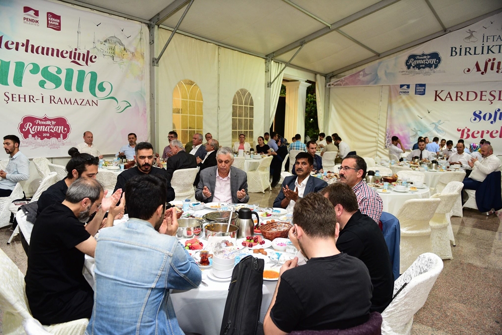 Pendik ilçe protokolü iftarda bir araya geldi 13