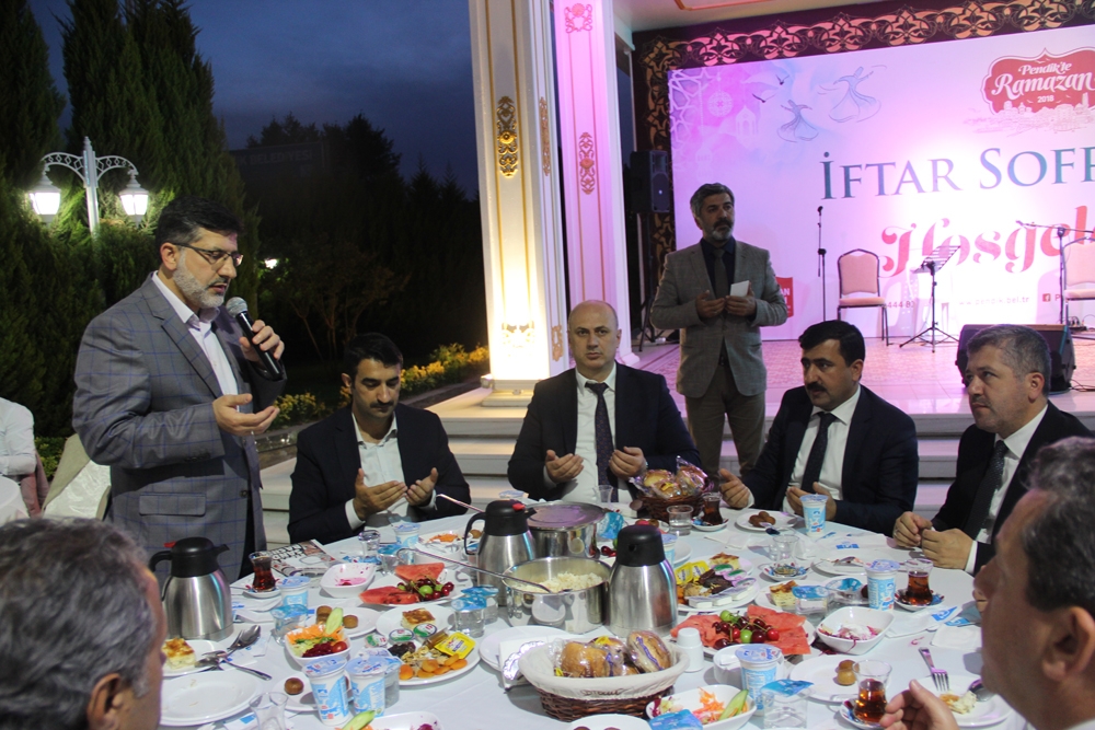 Pendik ilçe protokolü iftarda bir araya geldi 15