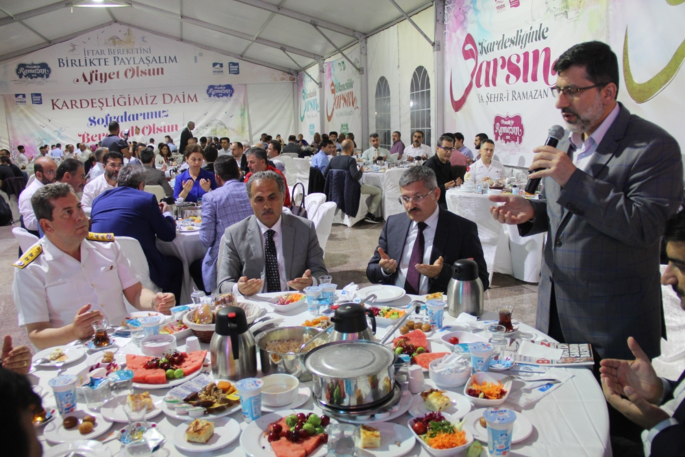 Pendik ilçe protokolü iftarda bir araya geldi 17