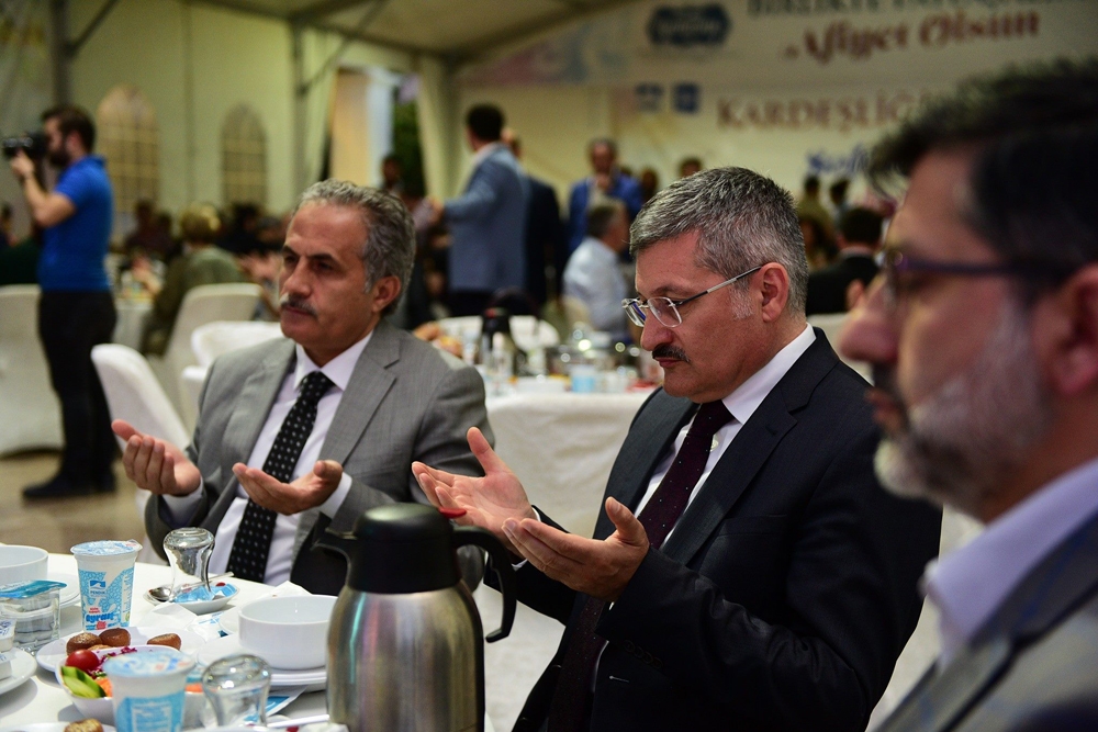 Pendik ilçe protokolü iftarda bir araya geldi 3