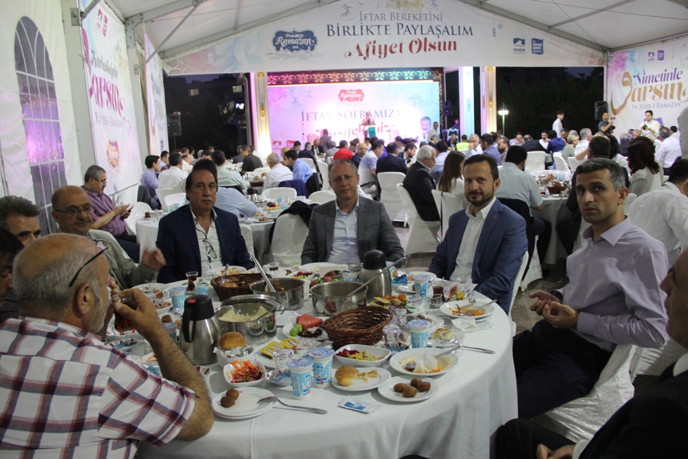 Pendik ilçe protokolü iftarda bir araya geldi 8