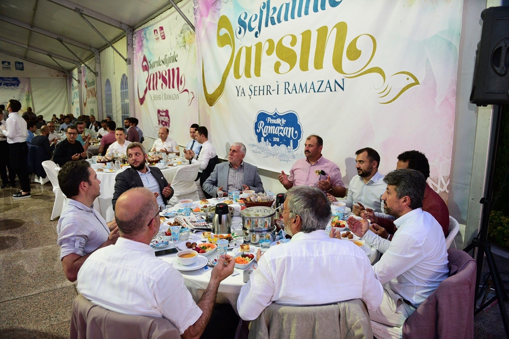 Pendik ilçe protokolü iftarda bir araya geldi 9