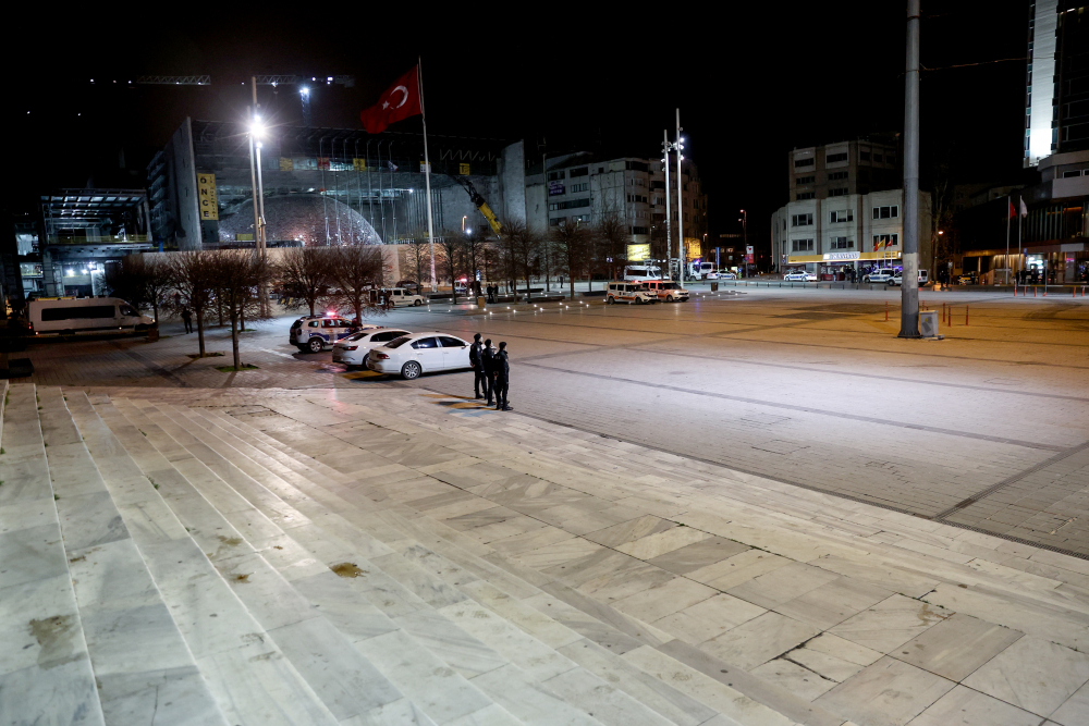 Yeni yılın ilk gününde İstanbul'da sessizlik hakim oldu! 16