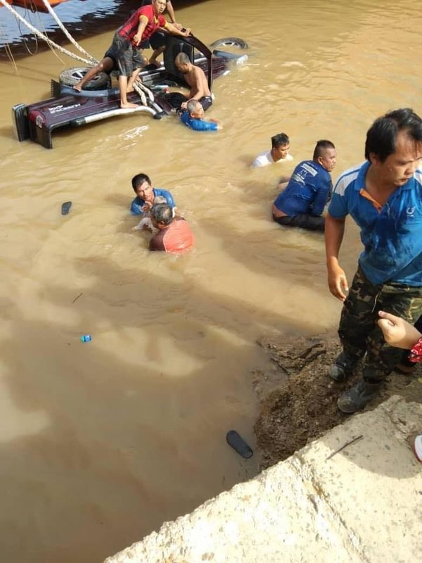 O ülkede korkunç olay! Araç feribottan düştü: 1'i bebek 9 ölü 2