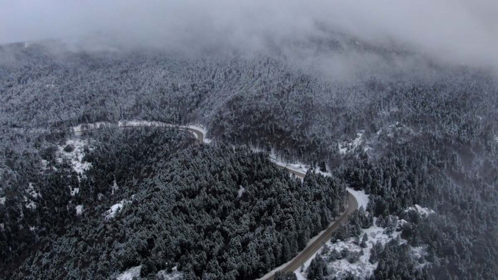 Bursa Uludağ beklenen beyaz örtü ile kaplandı! Kar yağışı eşsiz manzaralar oluşturdu 2