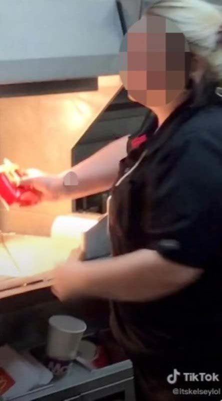 Dünyaca ünlü fast food zincirinde skandal! Sosyal medya bu görüntülerle çalkalandı! 6