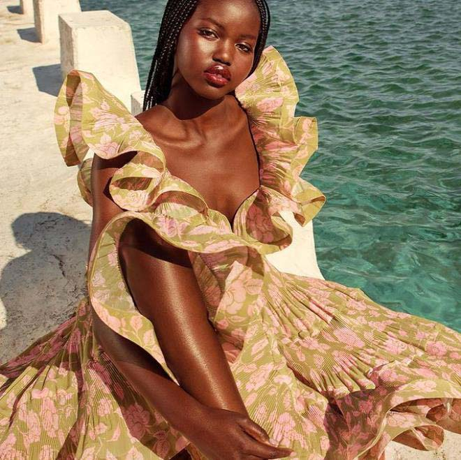 Mülteci kampından modelliğe... Sudanlı model şimdilerde moda dünyasını peşinden koşturuyor 11