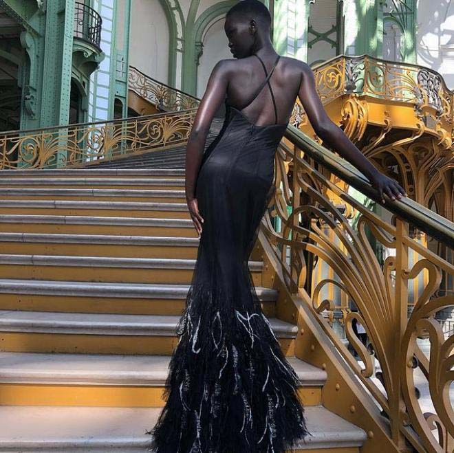 Mülteci kampından modelliğe... Sudanlı model şimdilerde moda dünyasını peşinden koşturuyor 2