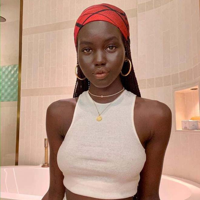 Mülteci kampından modelliğe... Sudanlı model şimdilerde moda dünyasını peşinden koşturuyor 5