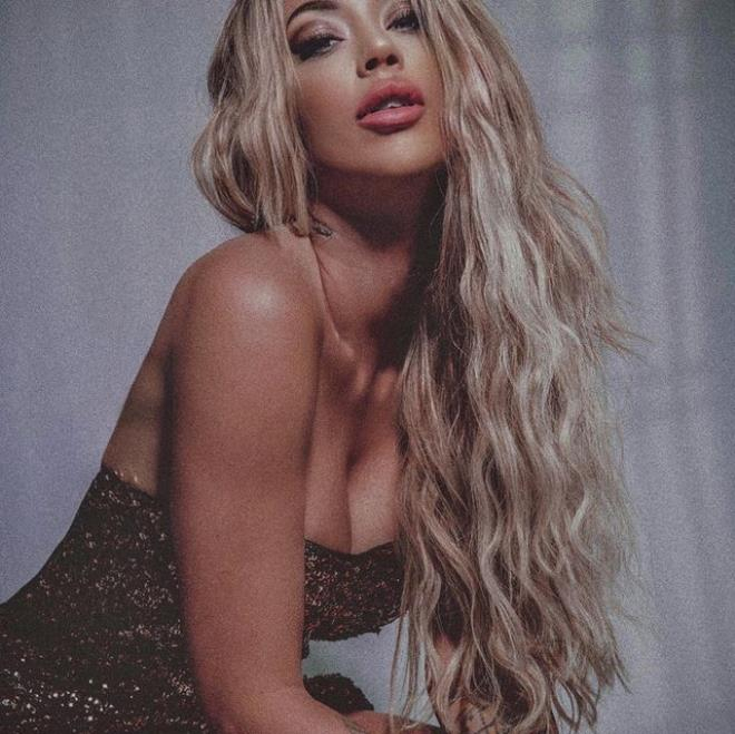 Televizyonların şov yıldızı, efsane futbolcunun ilişki teklifini reddetti! 12