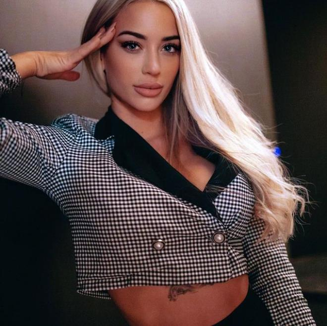 Televizyonların şov yıldızı, efsane futbolcunun ilişki teklifini reddetti! 16