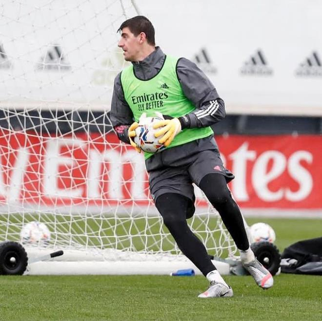 Televizyonların şov yıldızı, efsane futbolcunun ilişki teklifini reddetti! 7