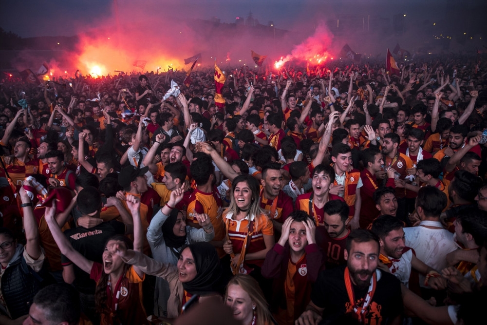 Galatasaray 2017- 2018 Yılı şampiyonu oldu, taraftarlar sabaha kadar uyumadı 12