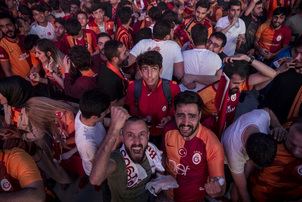 Galatasaray 2017- 2018 Yılı şampiyonu oldu, taraftarlar sabaha kadar uyumadı 13