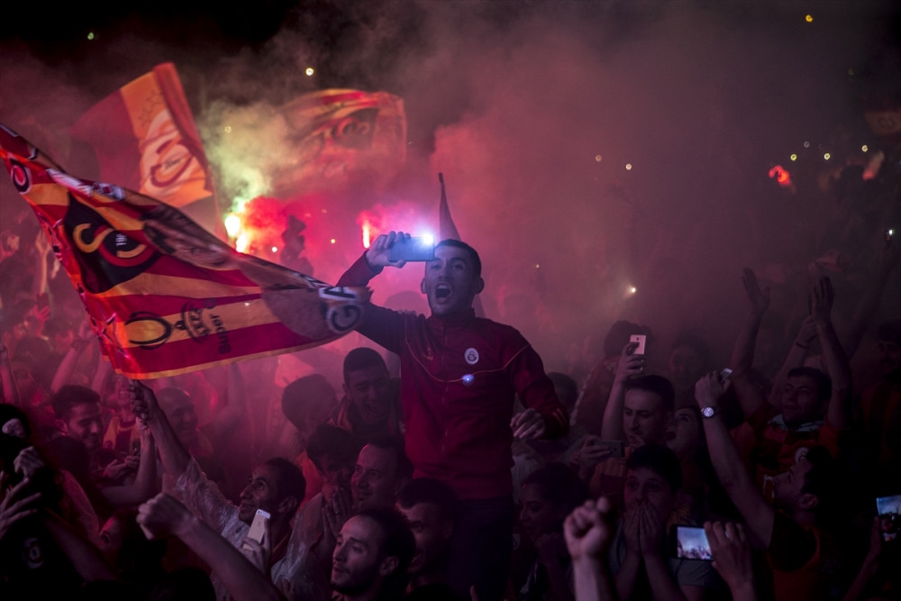 Galatasaray 2017- 2018 Yılı şampiyonu oldu, taraftarlar sabaha kadar uyumadı 19