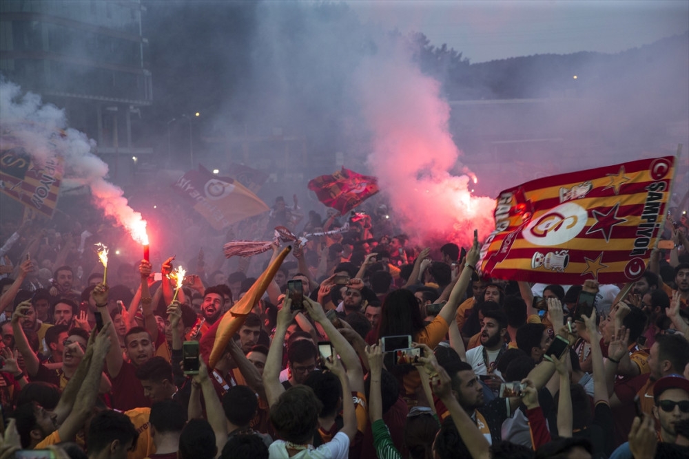 Galatasaray 2017- 2018 Yılı şampiyonu oldu, taraftarlar sabaha kadar uyumadı 2