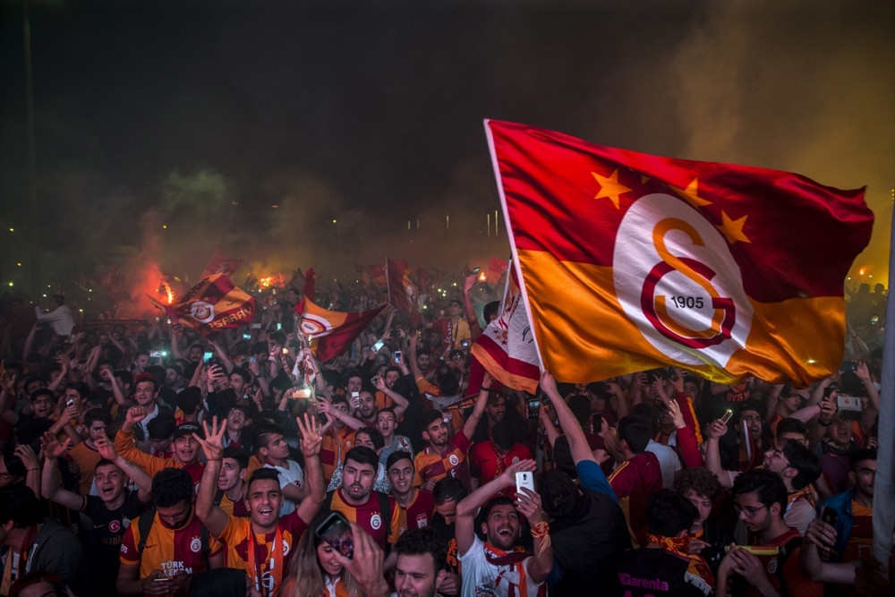 Galatasaray 2017- 2018 Yılı şampiyonu oldu, taraftarlar sabaha kadar uyumadı 21